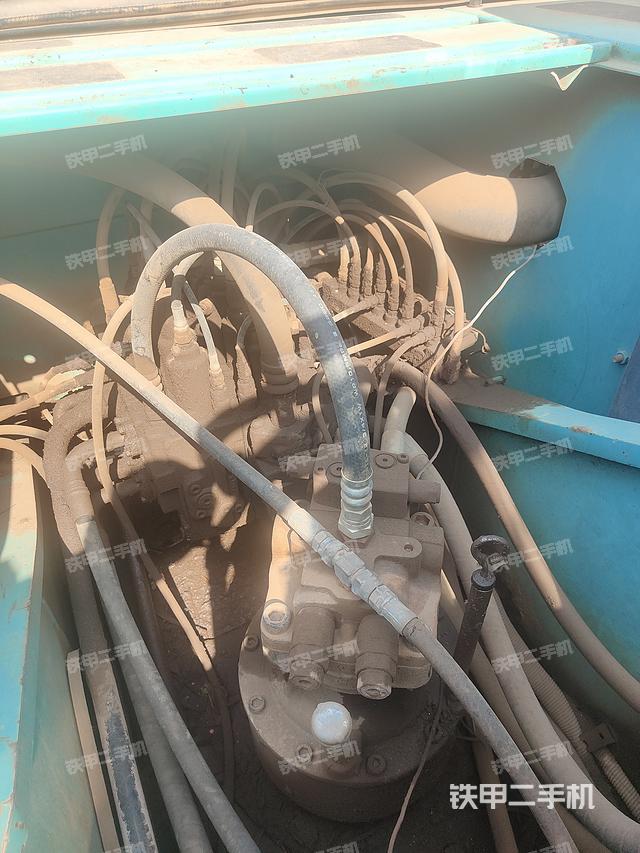 回转马达和主控阀（整机外观）