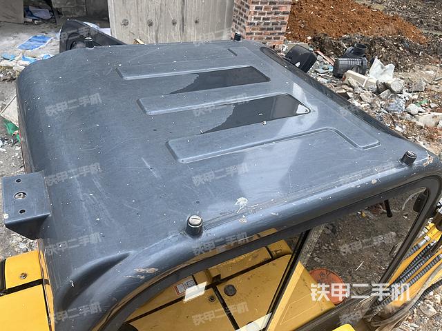 驾驶室顶部（整机外观）