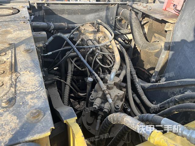 回转马达和主控阀（整机外观）