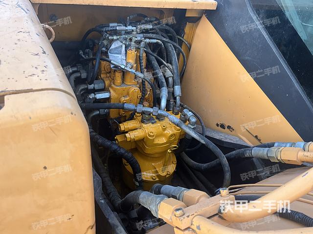 回转马达和主控阀（整机外观）