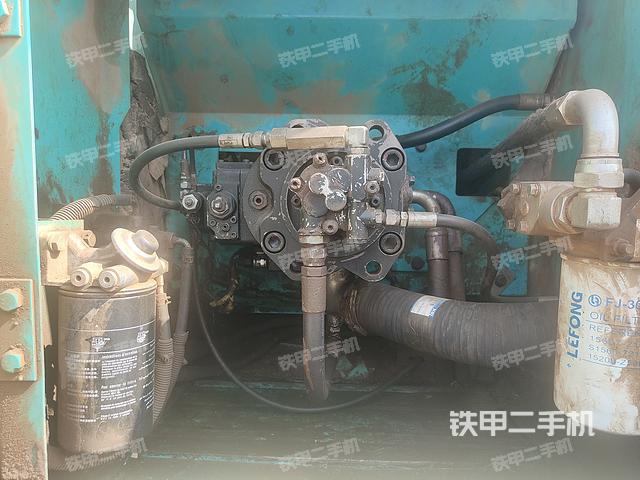 液压泵舱室正面整体（整机外观）