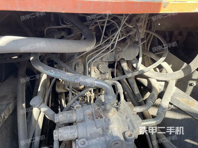 回转马达和主控阀（整机外观）