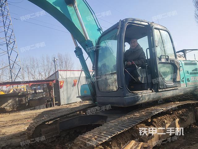 神钢SK260LC-8挖掘机