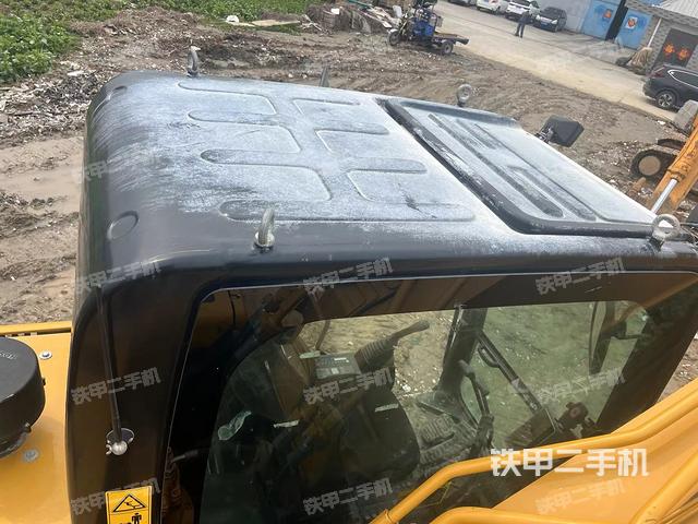 驾驶室顶部（整机外观）