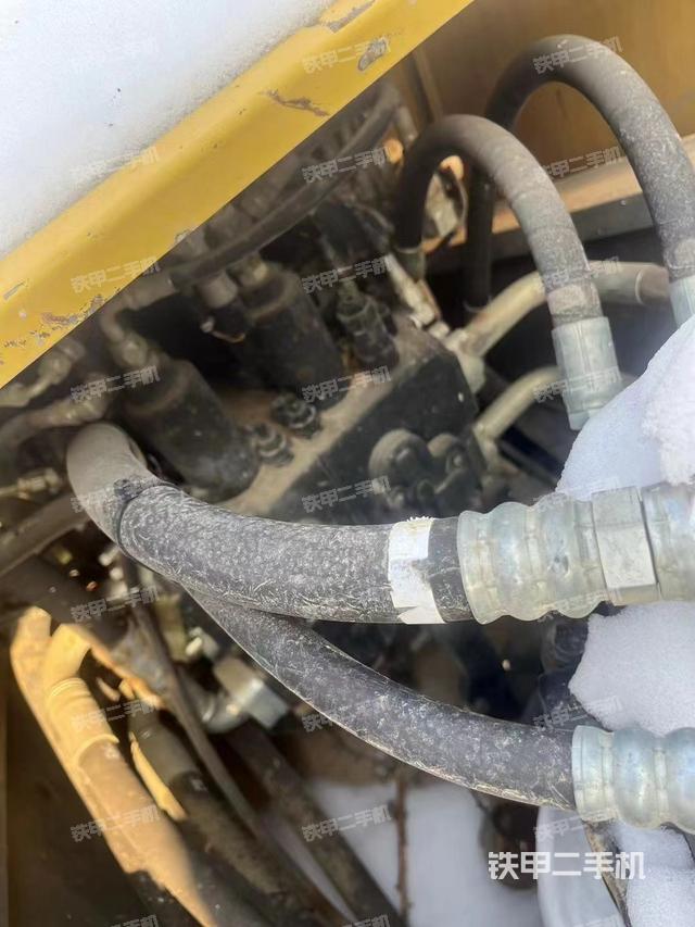 回转马达和主控阀（整机外观）