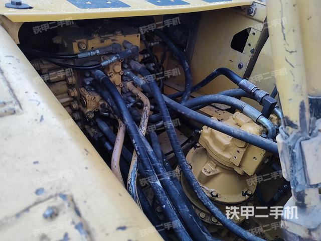 回转马达和主控阀（整机外观）