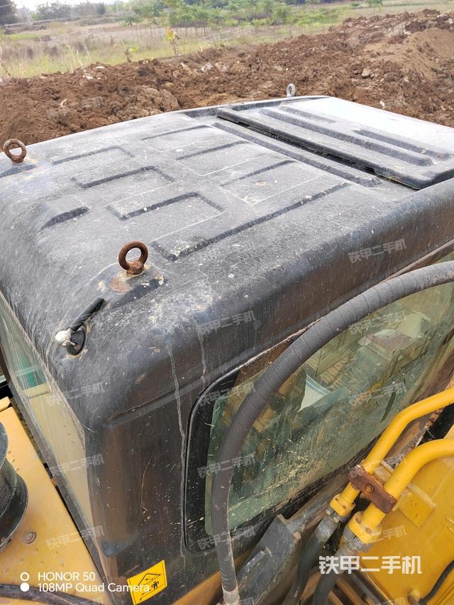 驾驶室顶部（整机外观）