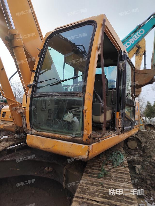 驾驶室整体（整机外观）