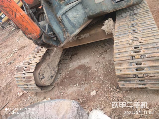 转盘和下车架正前(工作和回转装置) 转盘和下车架正前(工作和回转装置)