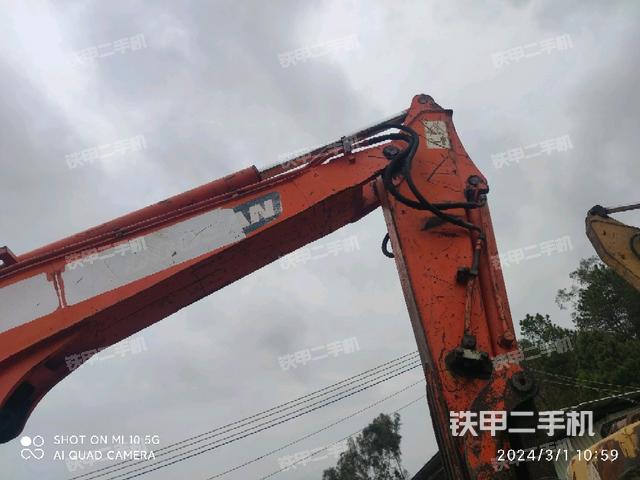 小臂整体左后(工作和回转装置) 小臂整体左后(工作和回转装置)