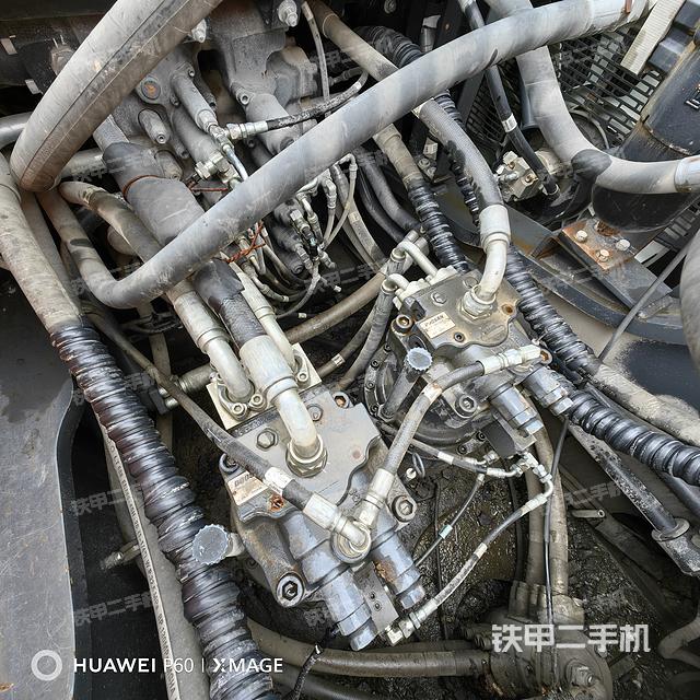 回转马达和主控阀（整机外观）