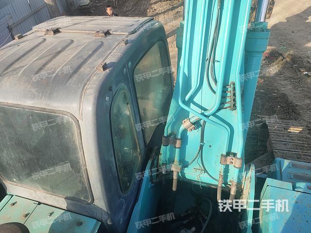 驾驶室顶部（整机外观）