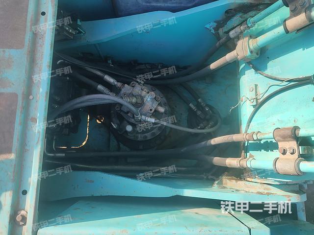 回转马达和主控阀（整机外观）