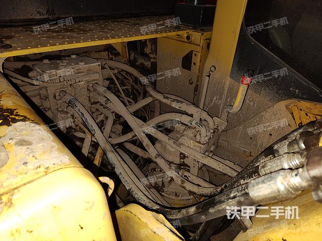 回转马达和主控阀（整机外观）