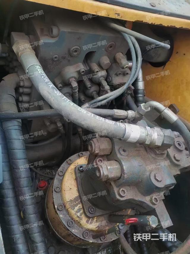 回转马达和主控阀（整机外观）