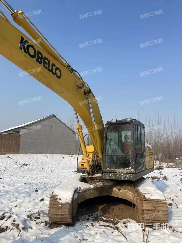 驾驶室顶部（整机外观）