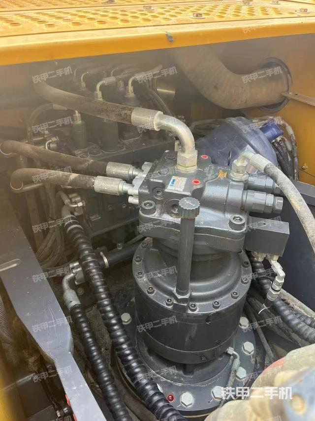 回转马达和主控阀（整机外观）