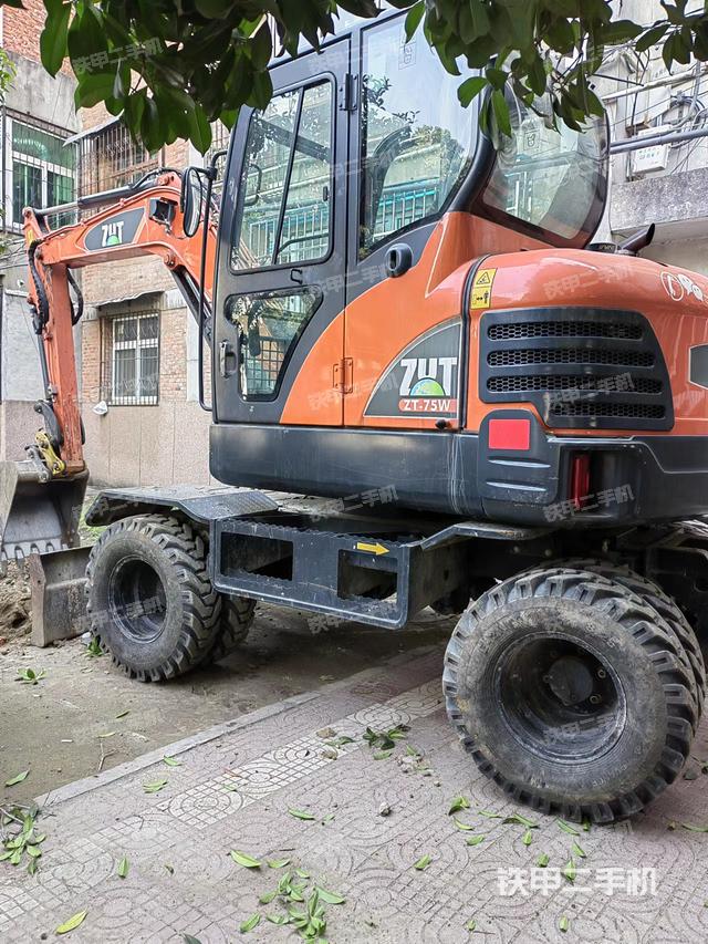 单侧履带整体（整机外观）