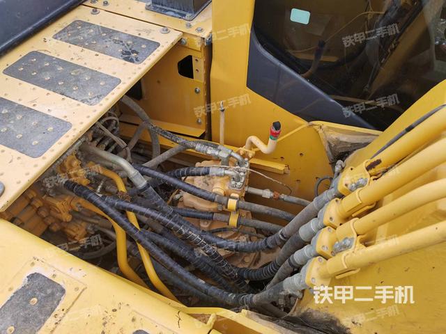 回轉(zhuǎn)馬達和主控閥（整機外觀）