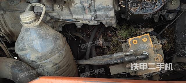 回转马达和主控阀（整机外观）