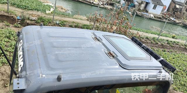 驾驶室顶部（整机外观）