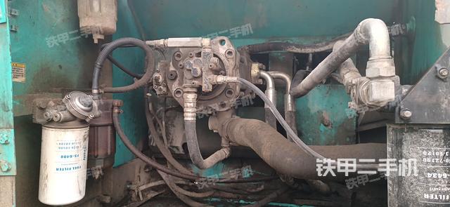 液压泵舱室正面整体（整机外观）