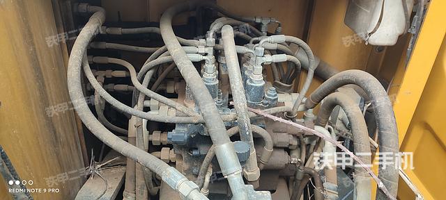 回转马达和主控阀（整机外观）