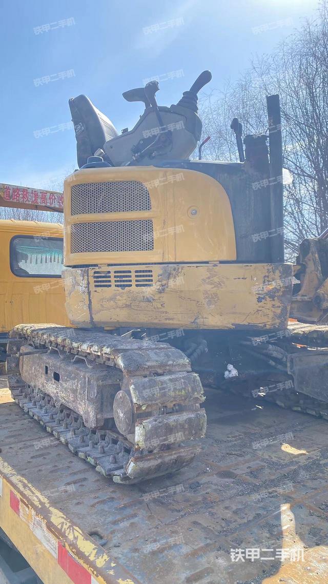 驾驶室顶部（整机外观）