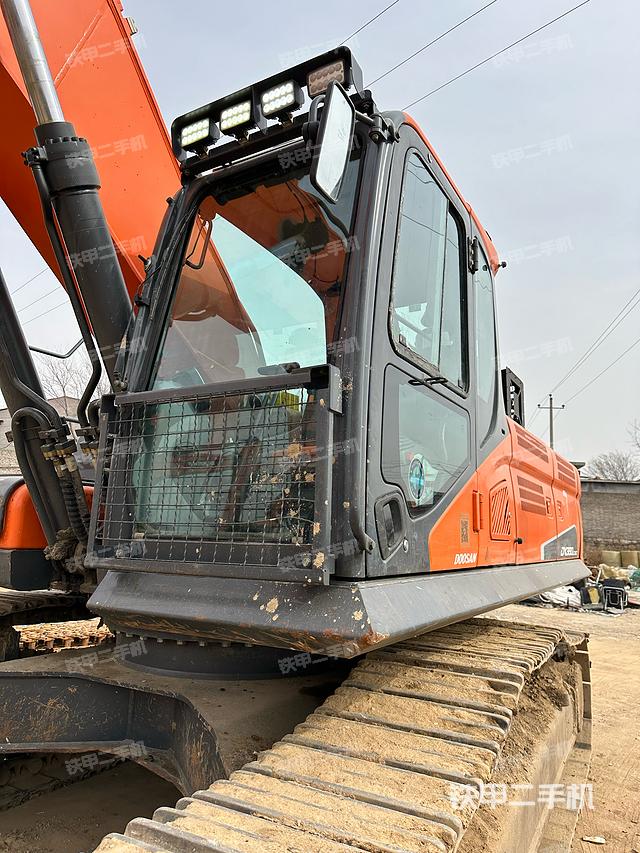 驾驶室整体（整机外观）