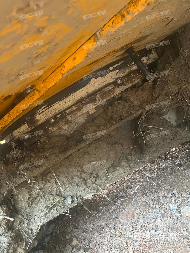 回转马达和主控阀（整机外观）