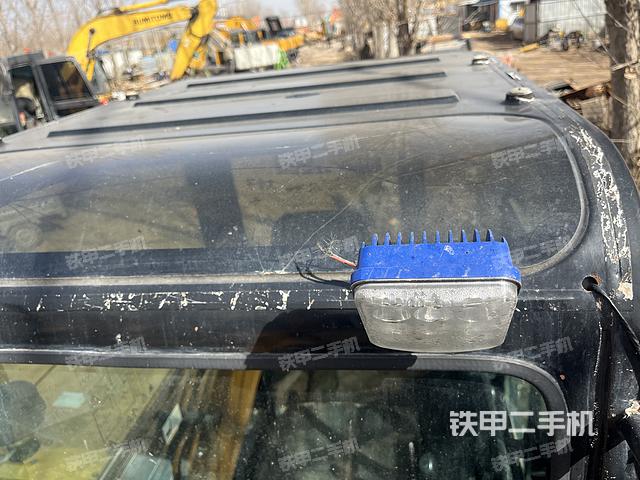 驾驶室顶部（整机外观）