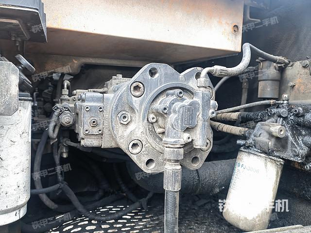 液压泵舱室正面整体（整机外观）