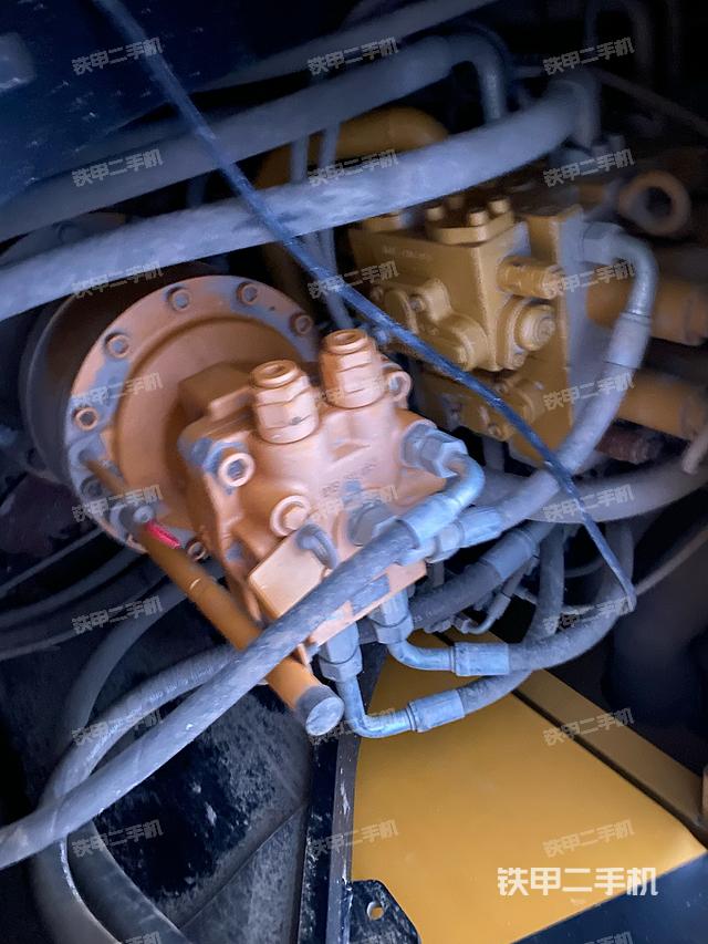 回转马达和主控阀（整机外观）