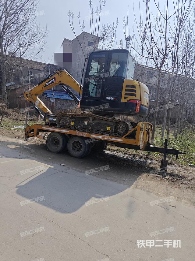 回转马达和主控阀（整机外观）