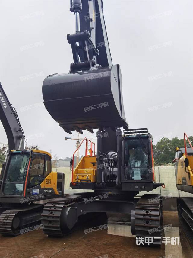 单侧履带整体（整机外观）