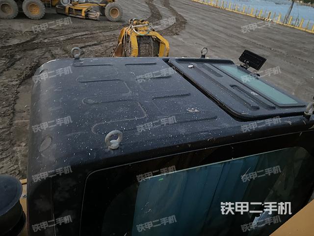 驾驶室顶部（整机外观）