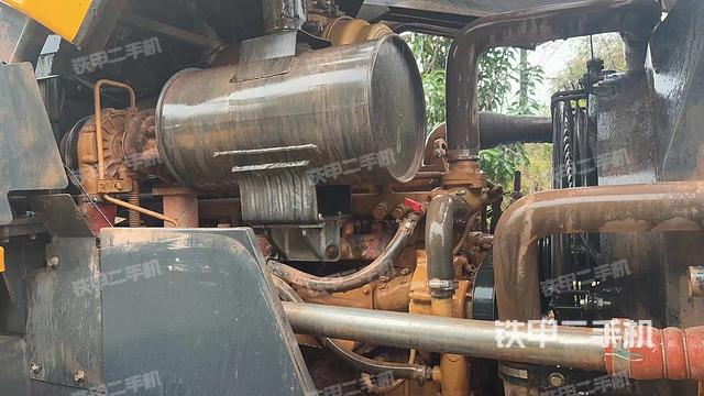 发动机右侧（整机外观及大件）