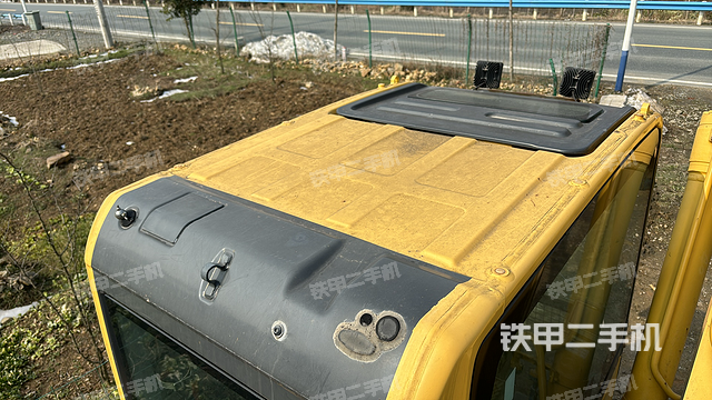 驾驶室顶部（整机外观）