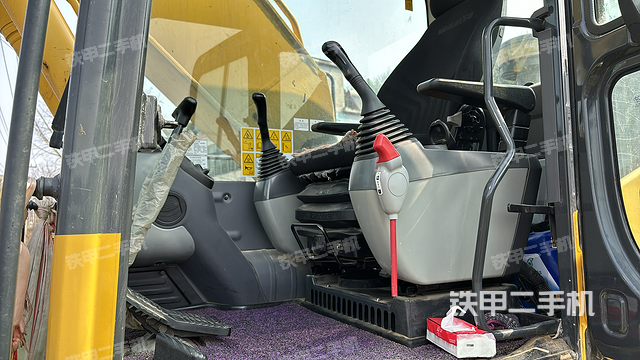 驾驶室整体（整机外观）