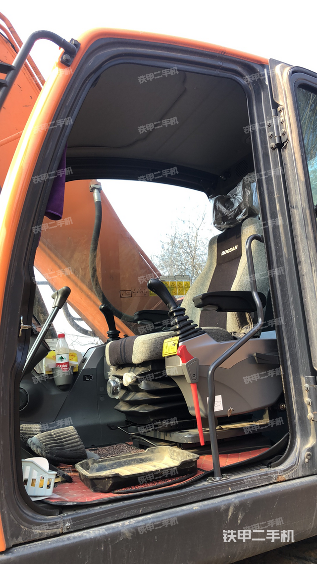 驾驶室整体（整机外观）