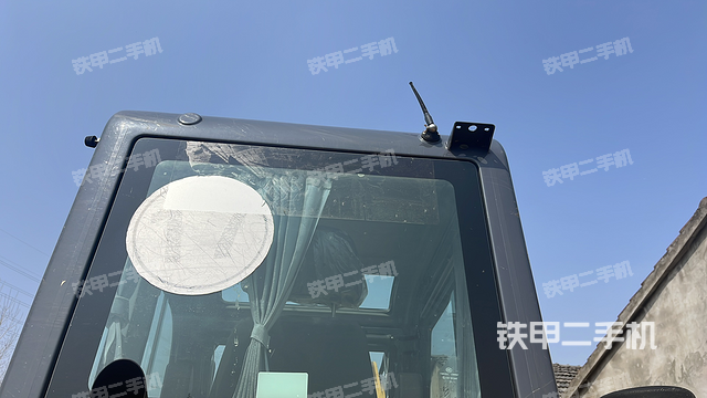 驾驶室顶部（整机外观）