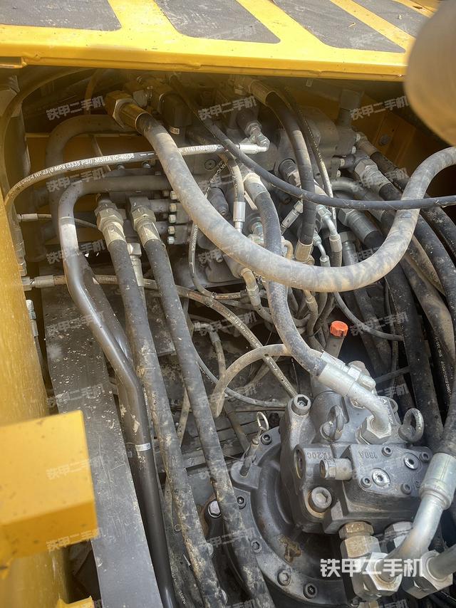 回转马达和主控阀（整机外观）