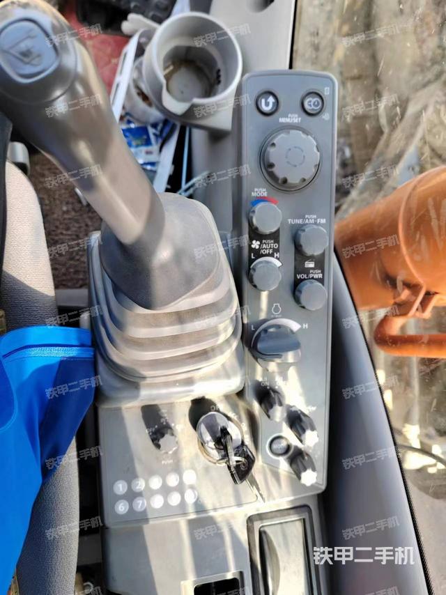 驾驶室顶部（整机外观）