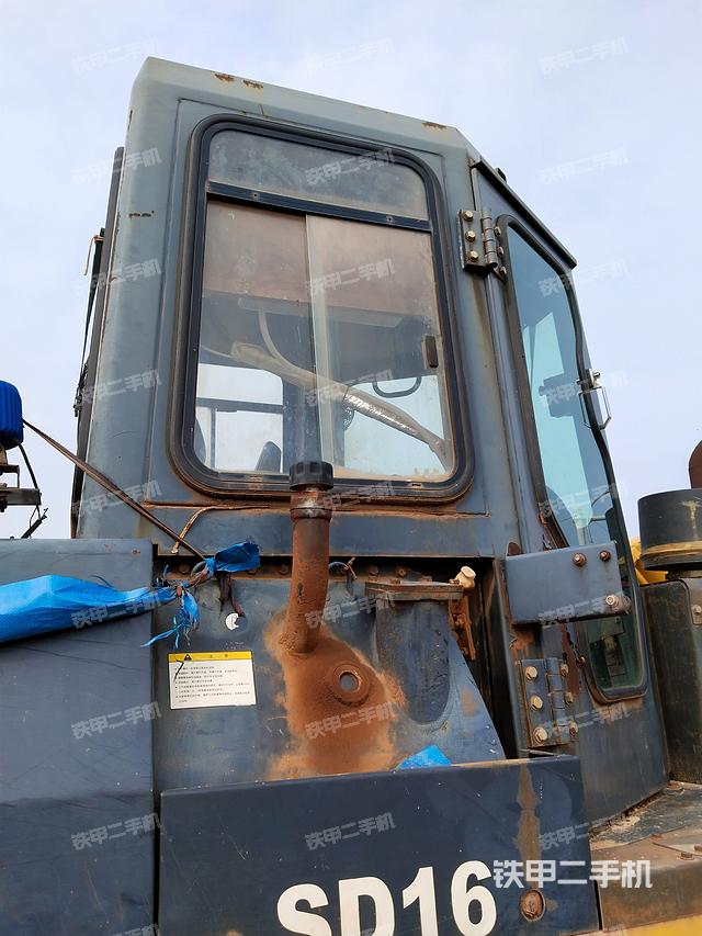 整机左侧（设备外观及核心部件）