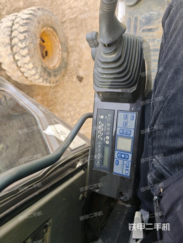 座椅左侧控制台/音响/含左手柄（驾驶室部分）