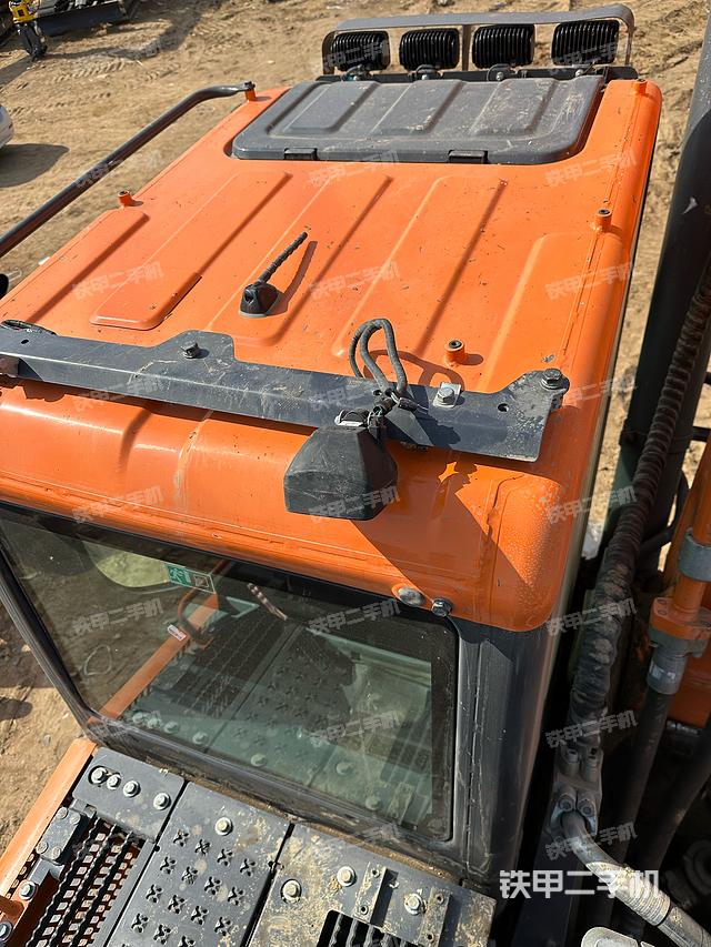 驾驶室顶部（整机外观）