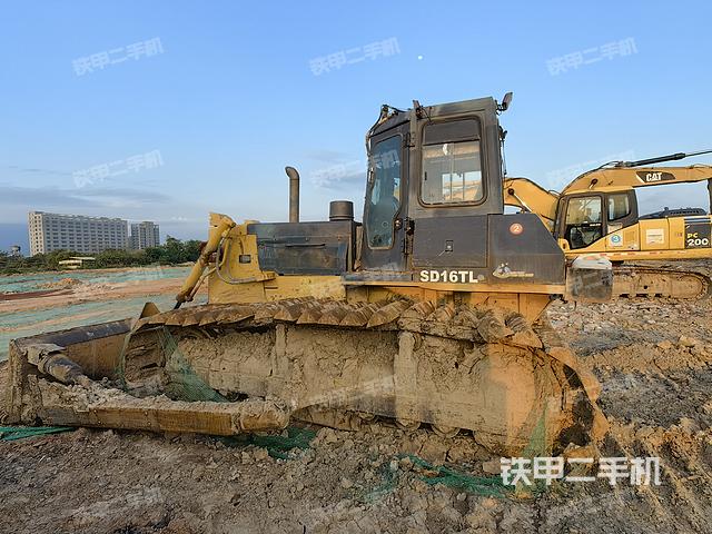 整机左侧（设备外观及核心部件）