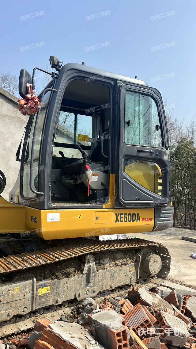 驾驶室整体（整机外观）