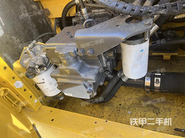 液压泵舱室正面整体（整机外观）