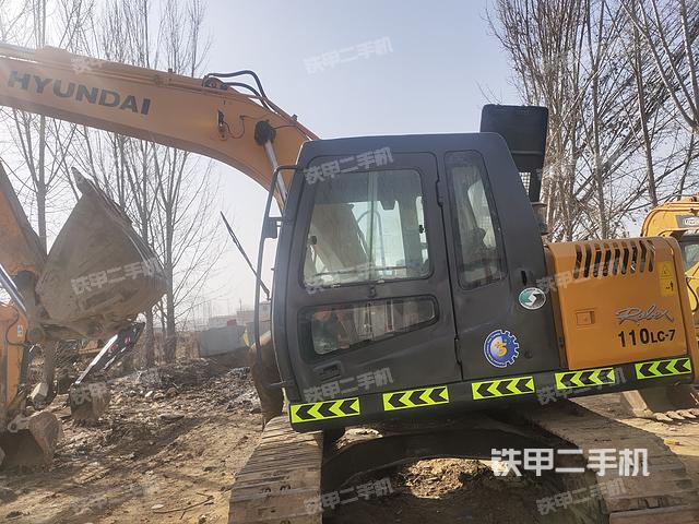 现代R110-7挖掘机